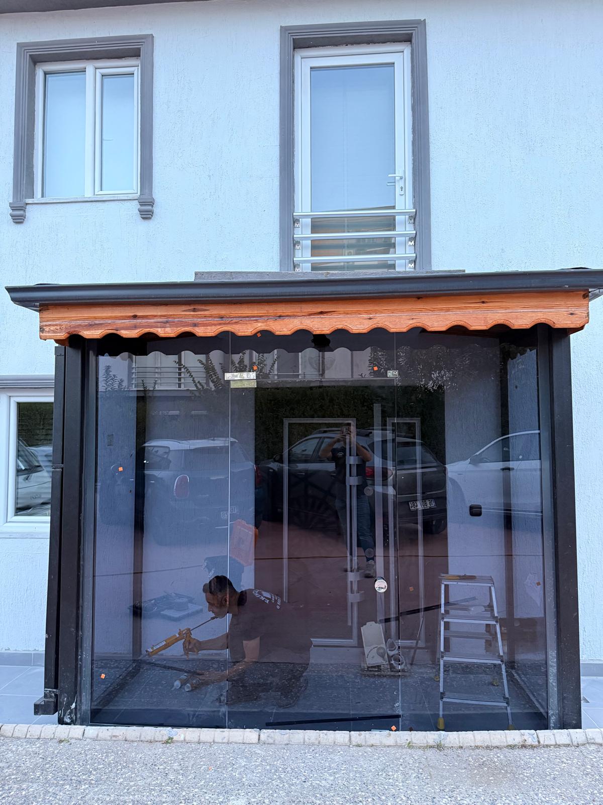 Bursa cam vitrin montajı — Cam Vi̇tri̇n referans fotoğraf 10 | Ekinciler Cam Balkon